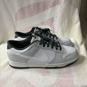 Nike Dunk Low Retro SE
Photon Dust Vintage Green Men’s Sz 10.5